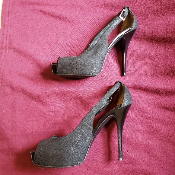 GUESS Hondo stiletto peeptoe platforms, monogram - Picture 4 of 11